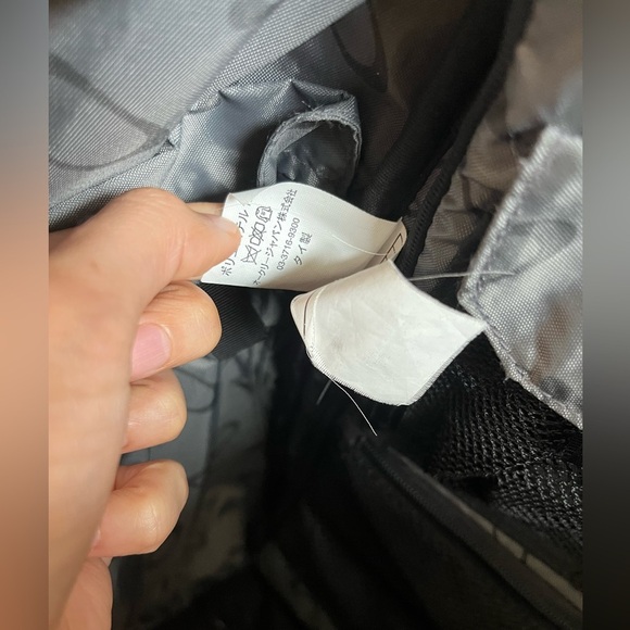 Oakley Vintage Black Men's Backpack - Picture 15 of 16